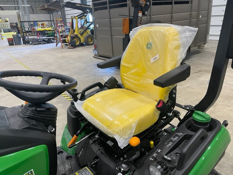 2025 John Deere 1025R Image 4
