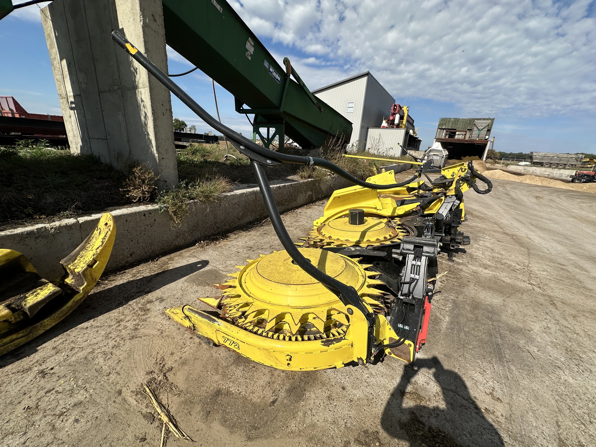 2022 John Deere 772 Image 1