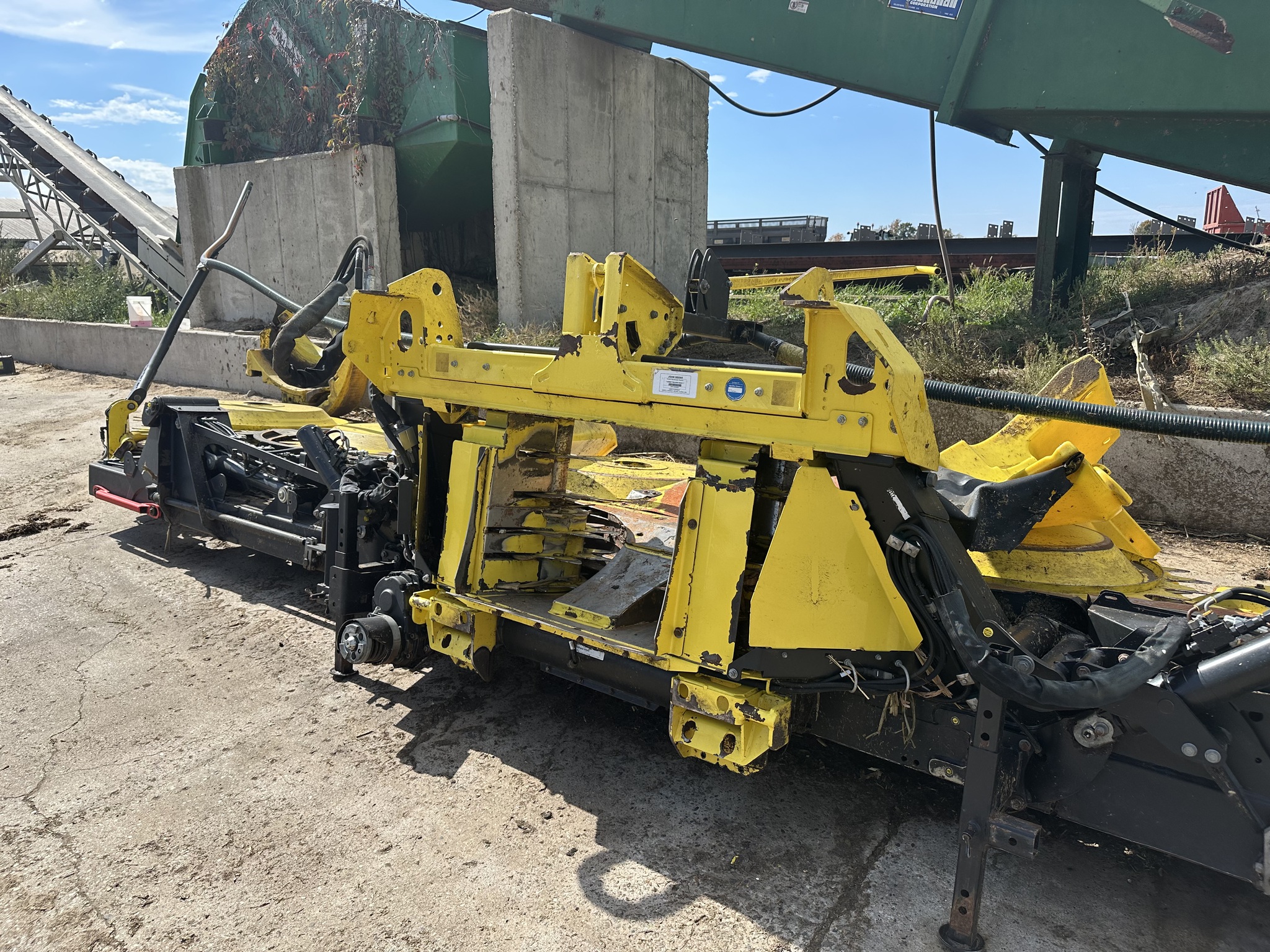 2022 John Deere 772 Image 10