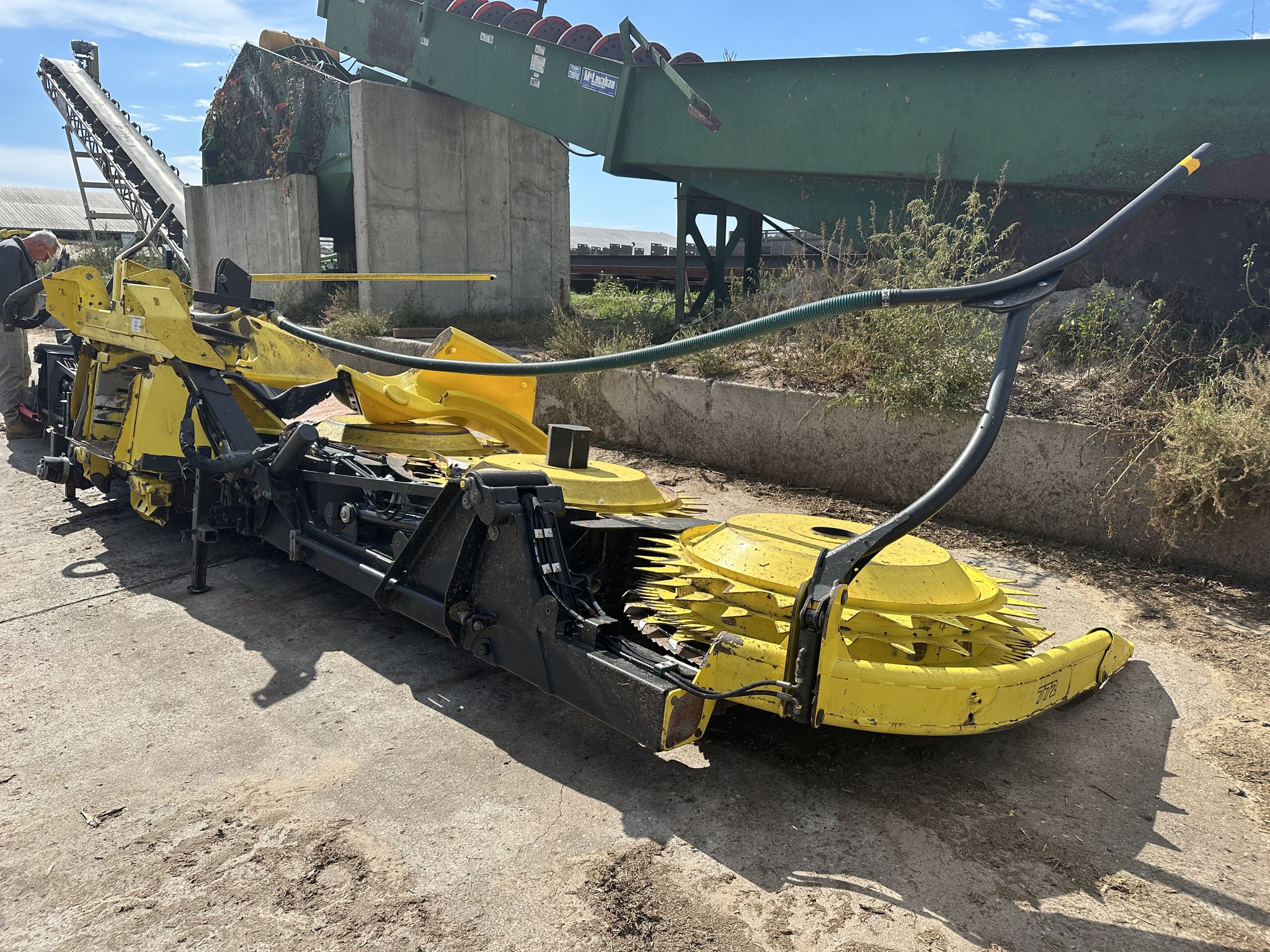 2022 John Deere 772 Image 14