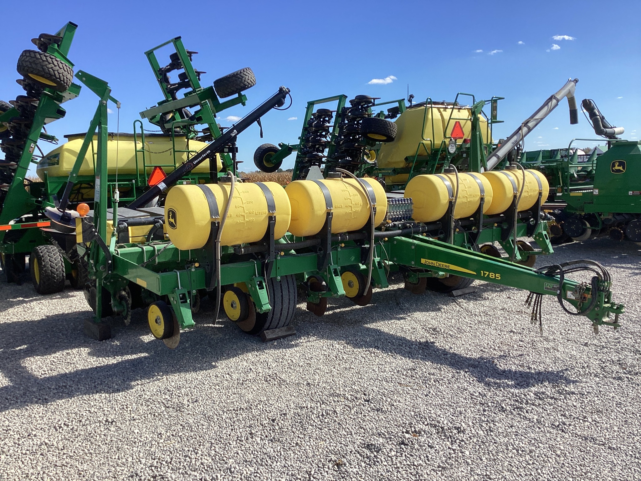 2014 John Deere 1785 Image 3