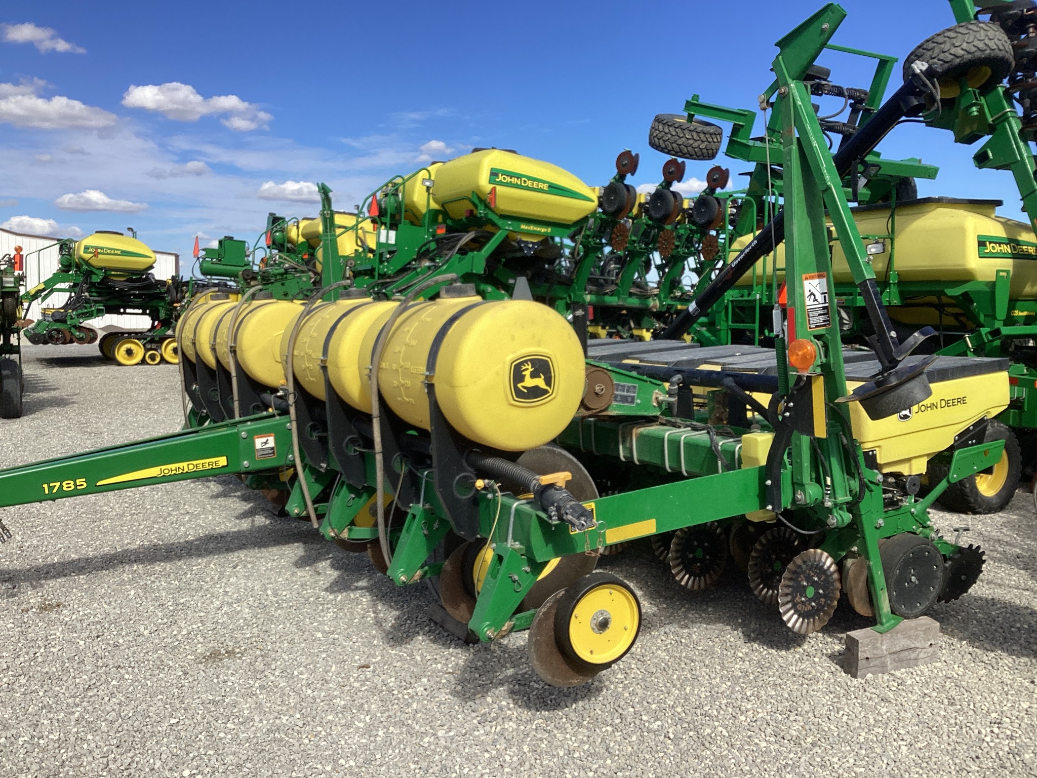 2014 John Deere 1785 Image 2