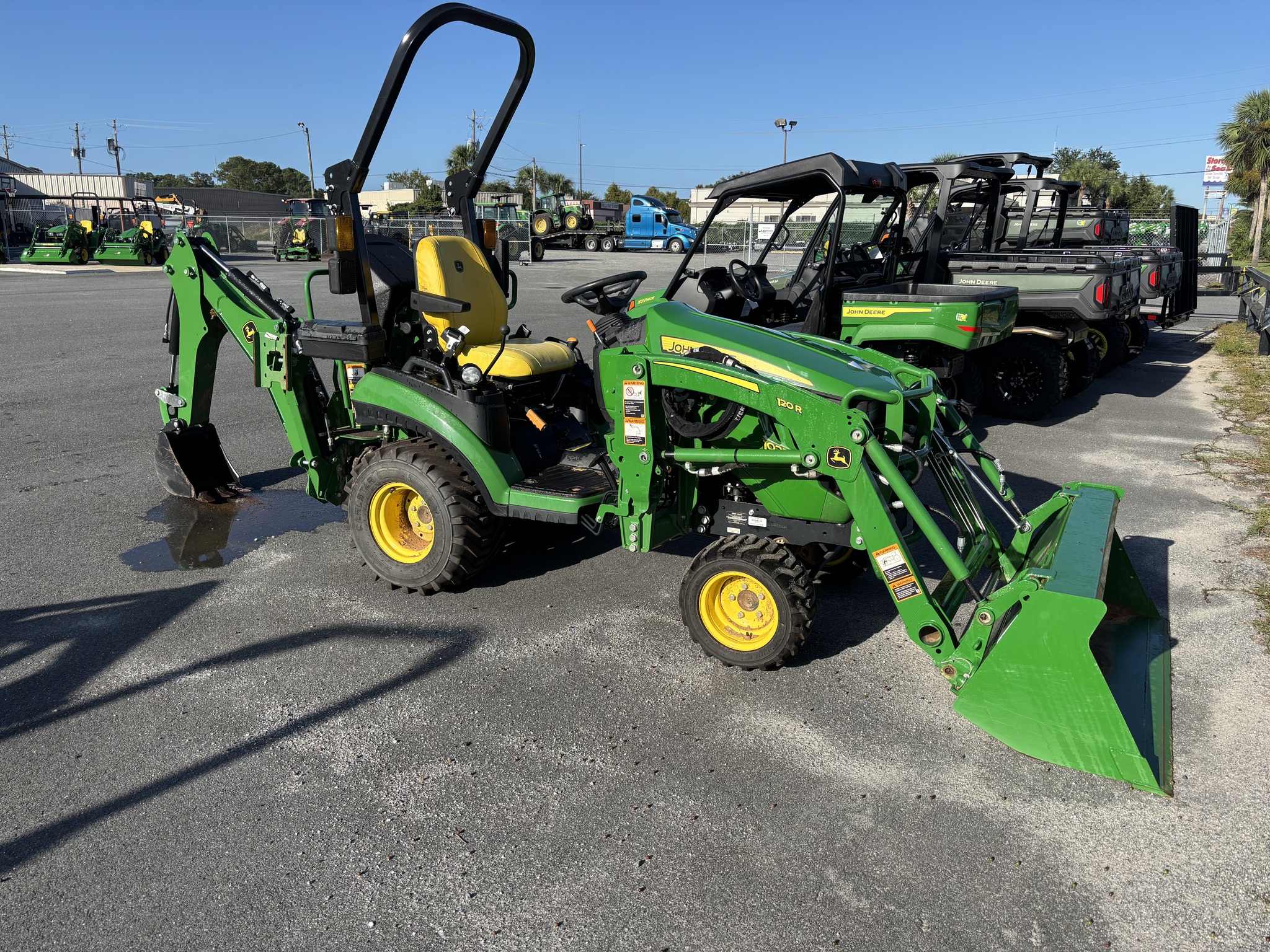 2024 John Deere 1025R Image 1