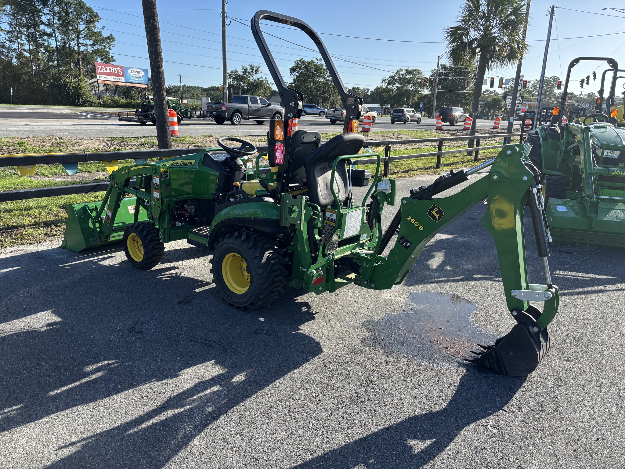 2024 John Deere 1025R Image 3