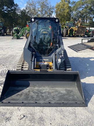 2024 John Deere 317G Photo 10