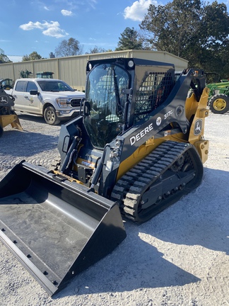 2024 John Deere 317G Photo 9