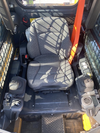 2024 John Deere 317G Photo 6