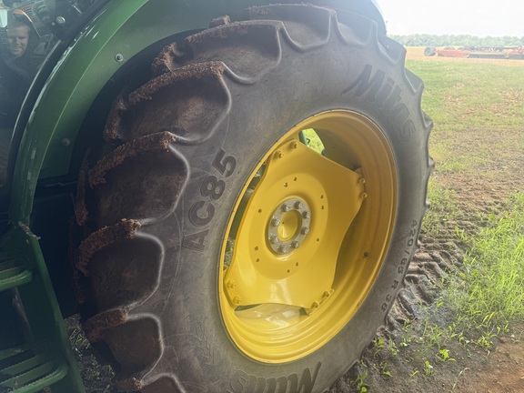 Photo of 2020 John Deere 6105E