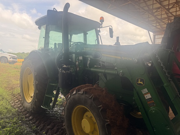 Photo of 2020 John Deere 6105E