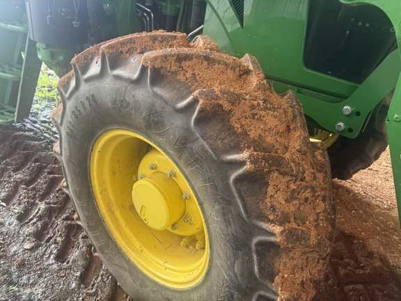 Photo of 2020 John Deere 6105E