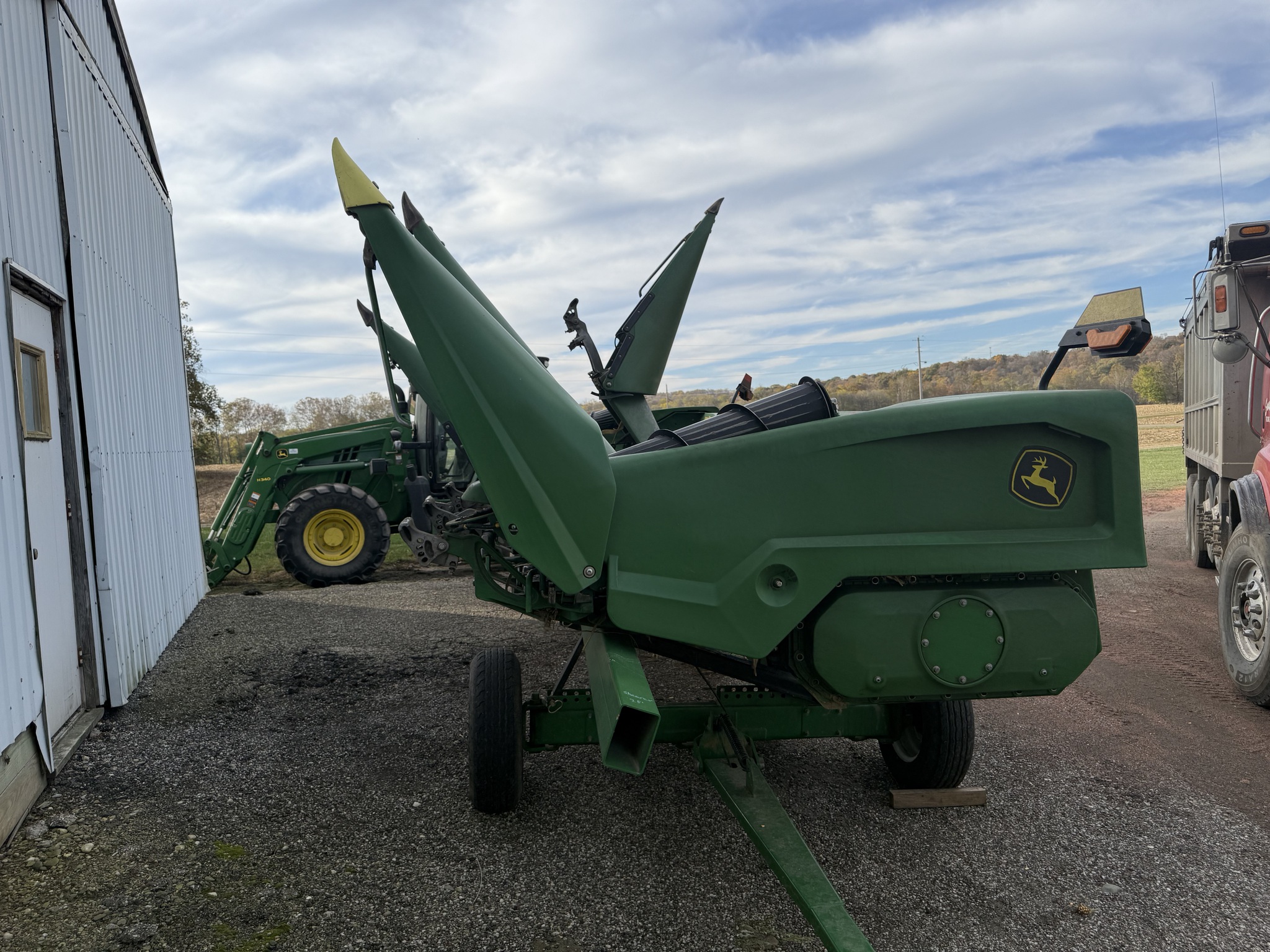 2022 John Deere C8R Image 2