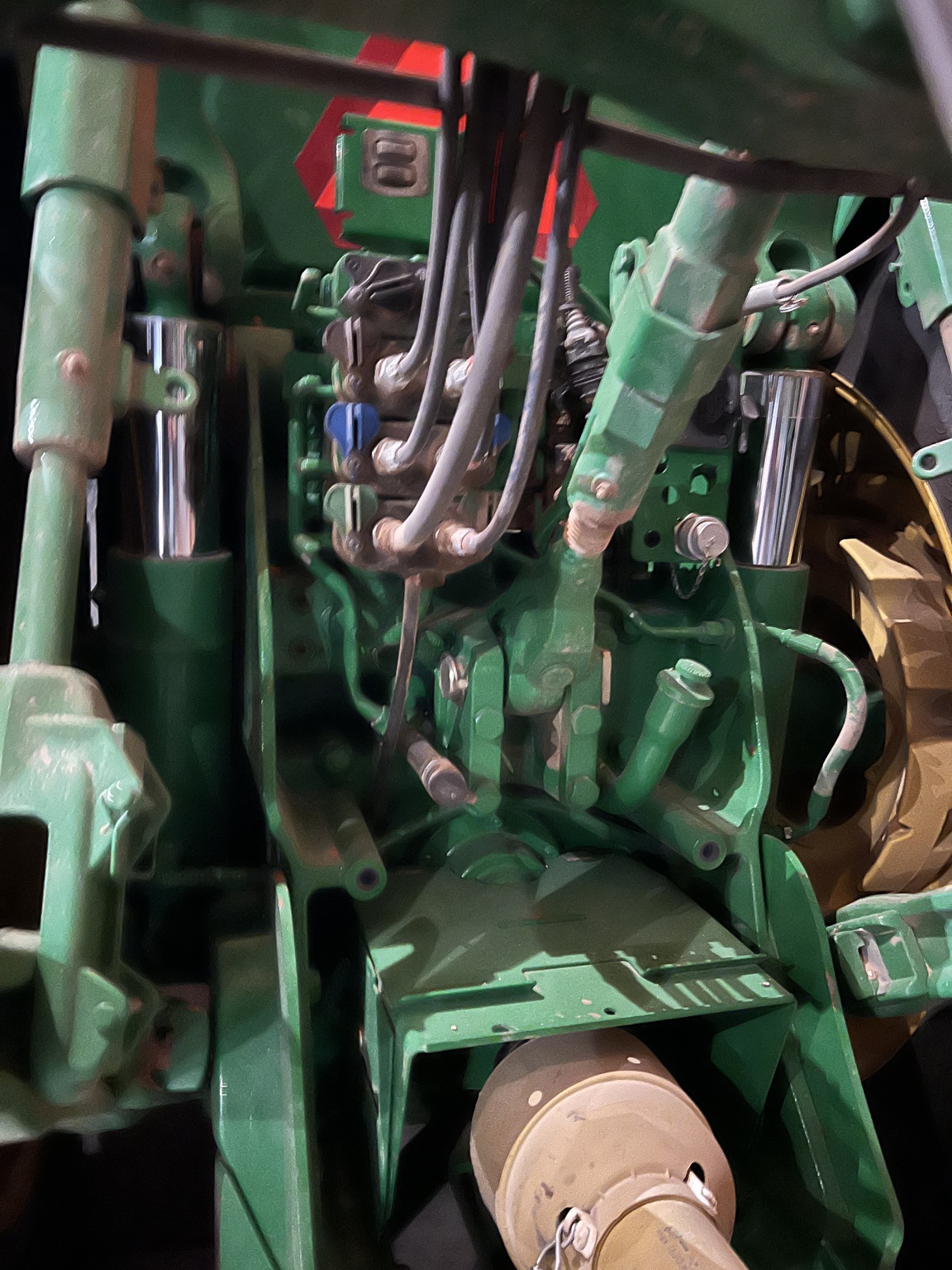 2010 John Deere 8295R Image 4