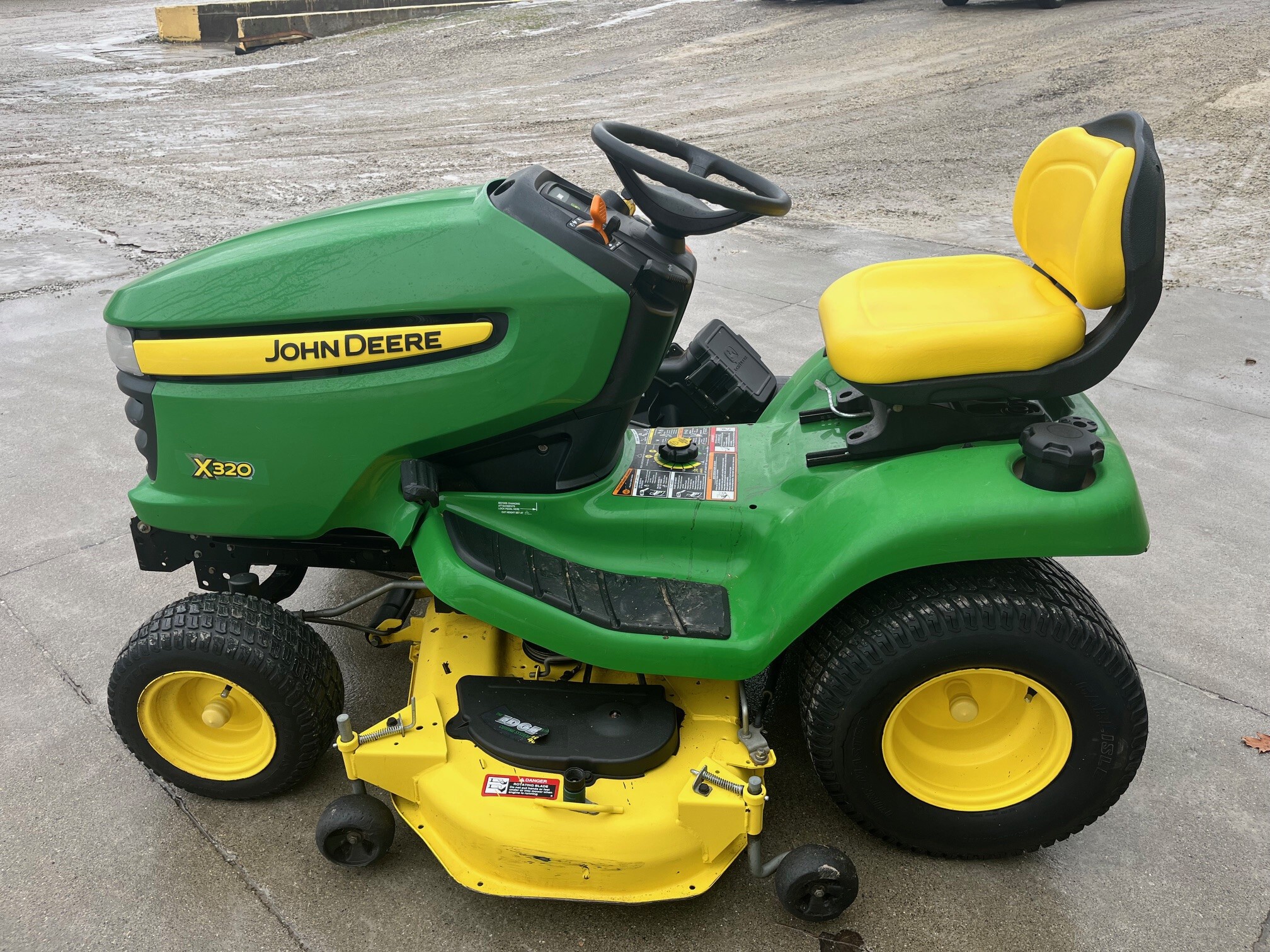 2012 John Deere X320 Image 1