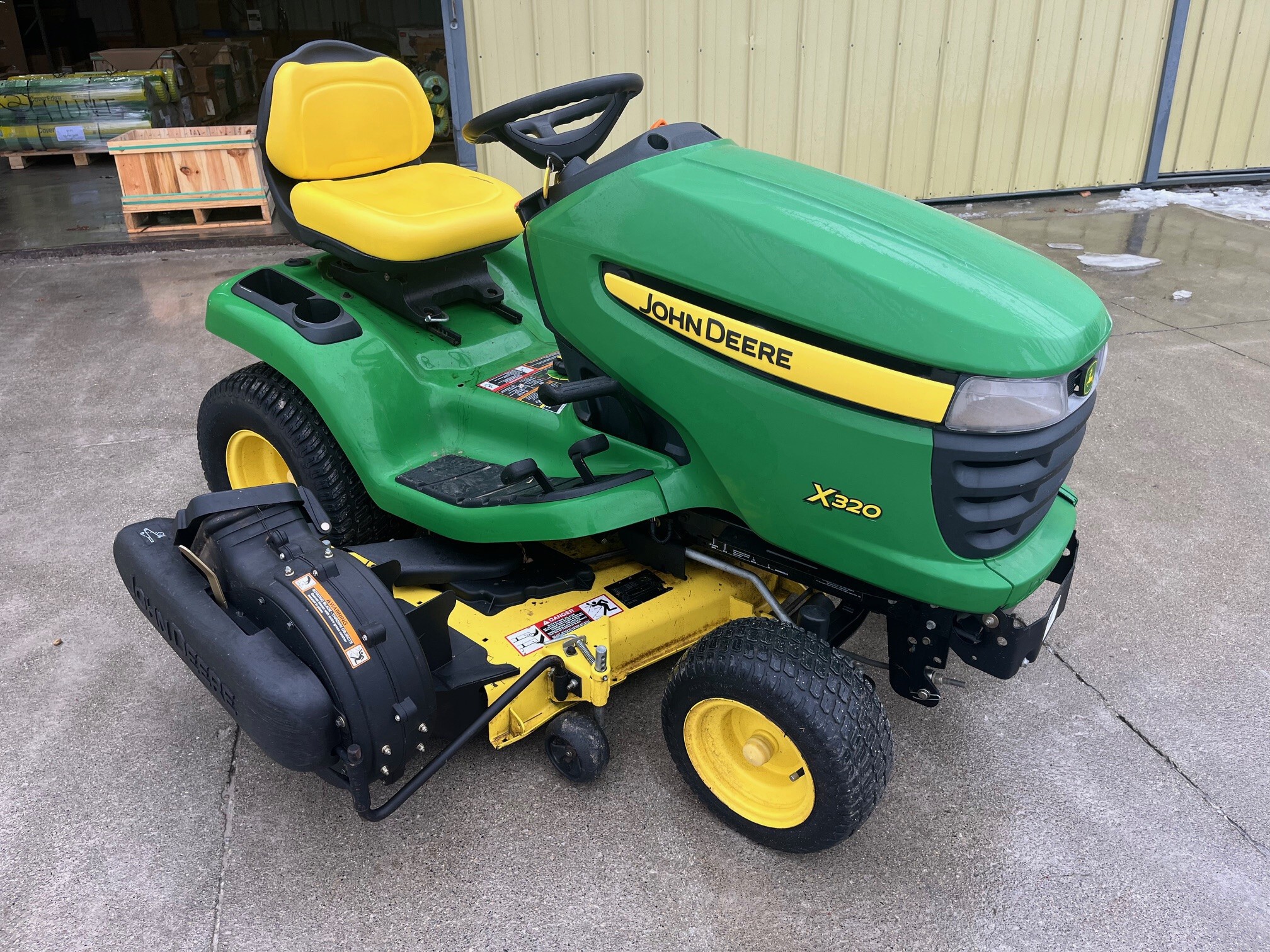 2012 John Deere X320 Image 3
