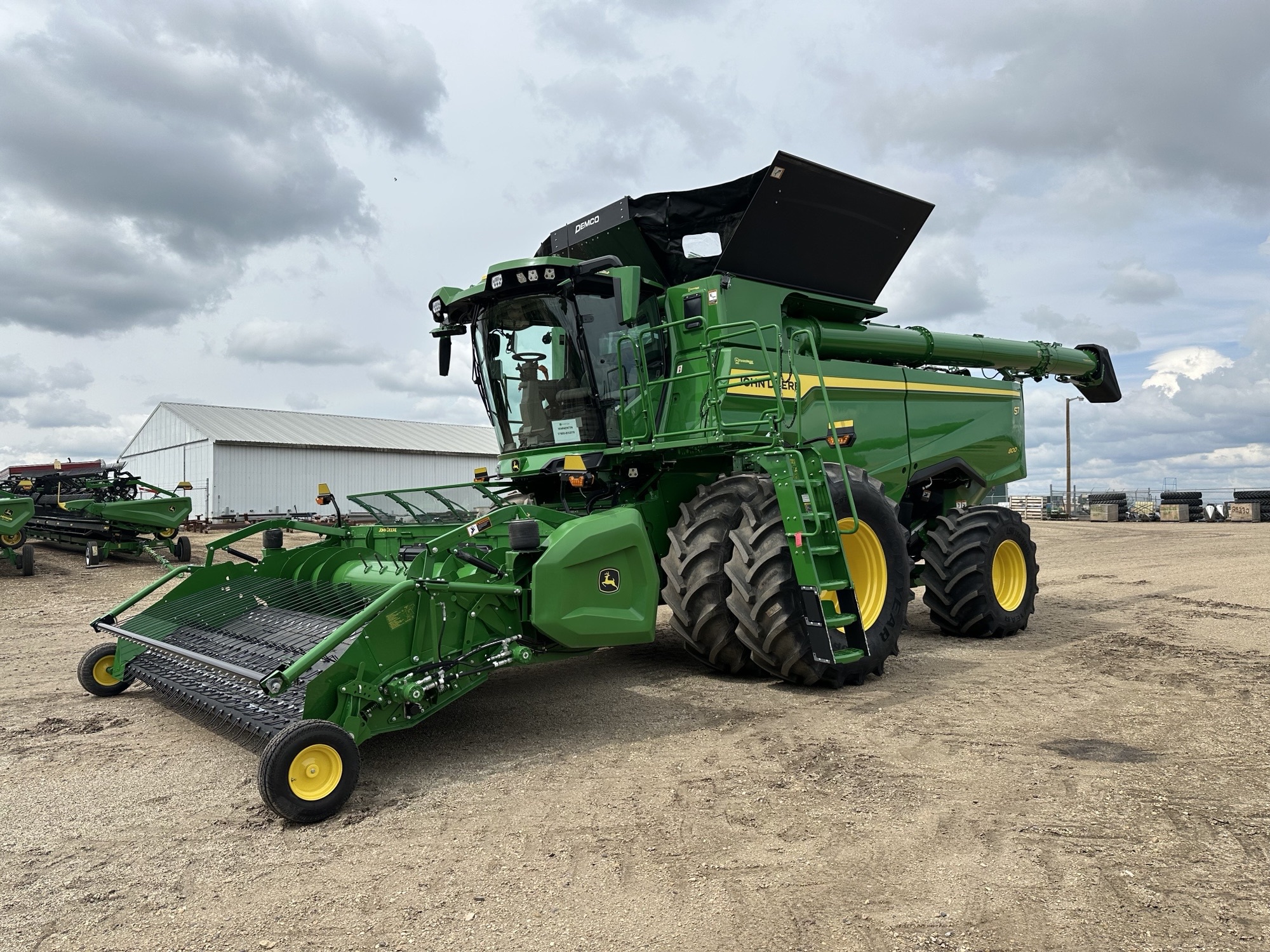 2025 John Deere S7 800 Image 2