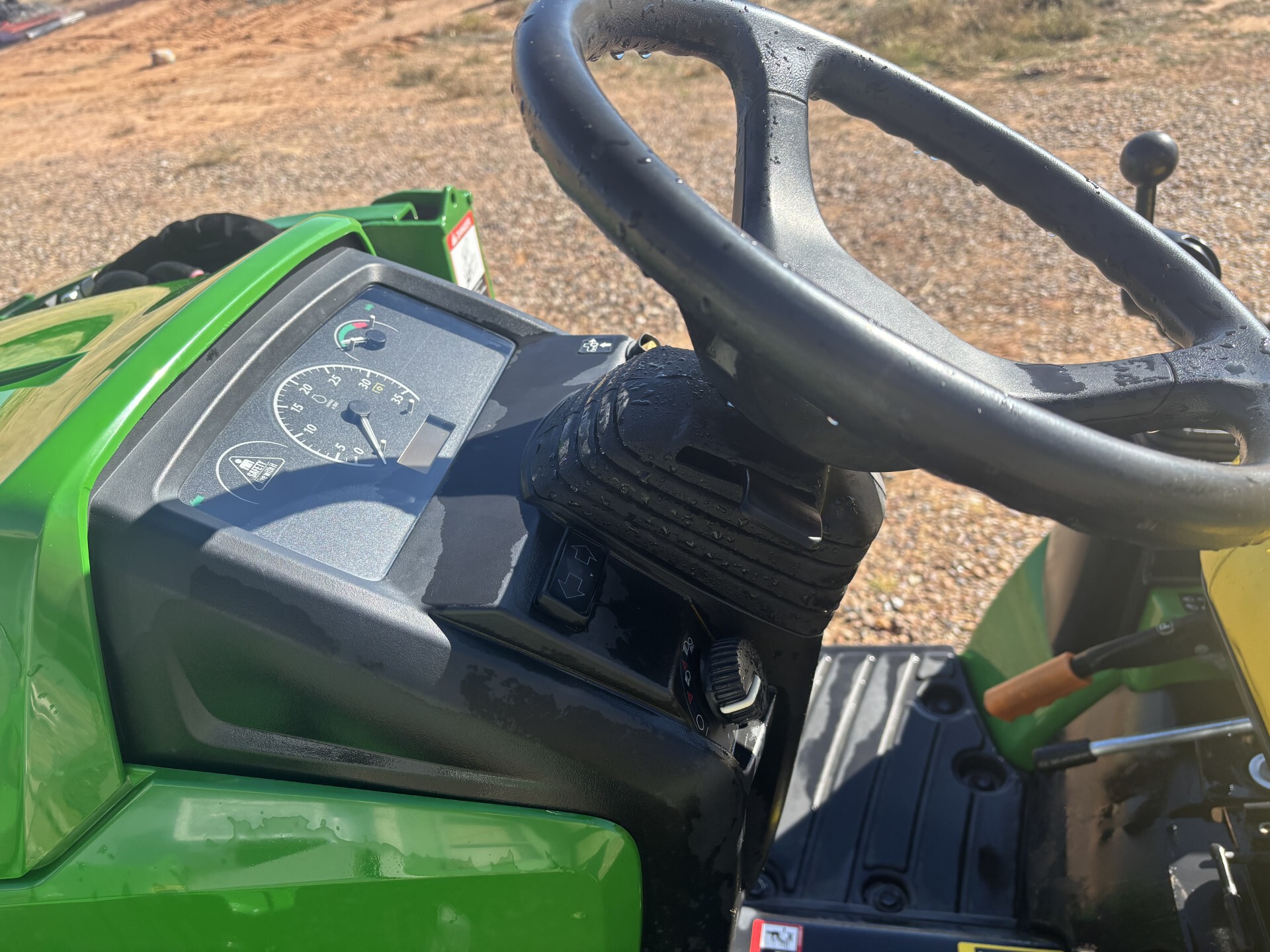 2023 John Deere 1025R Image 12