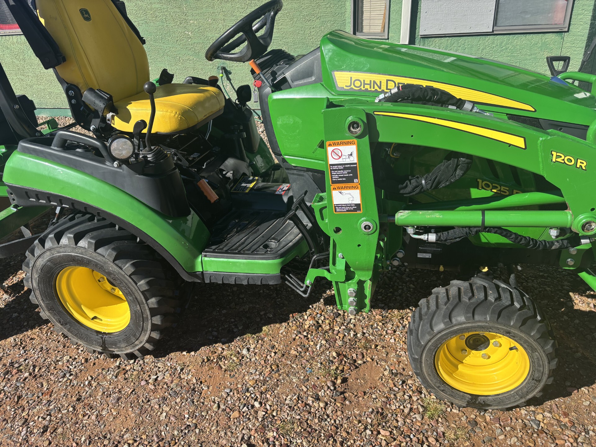 2023 John Deere 1025R Image 4