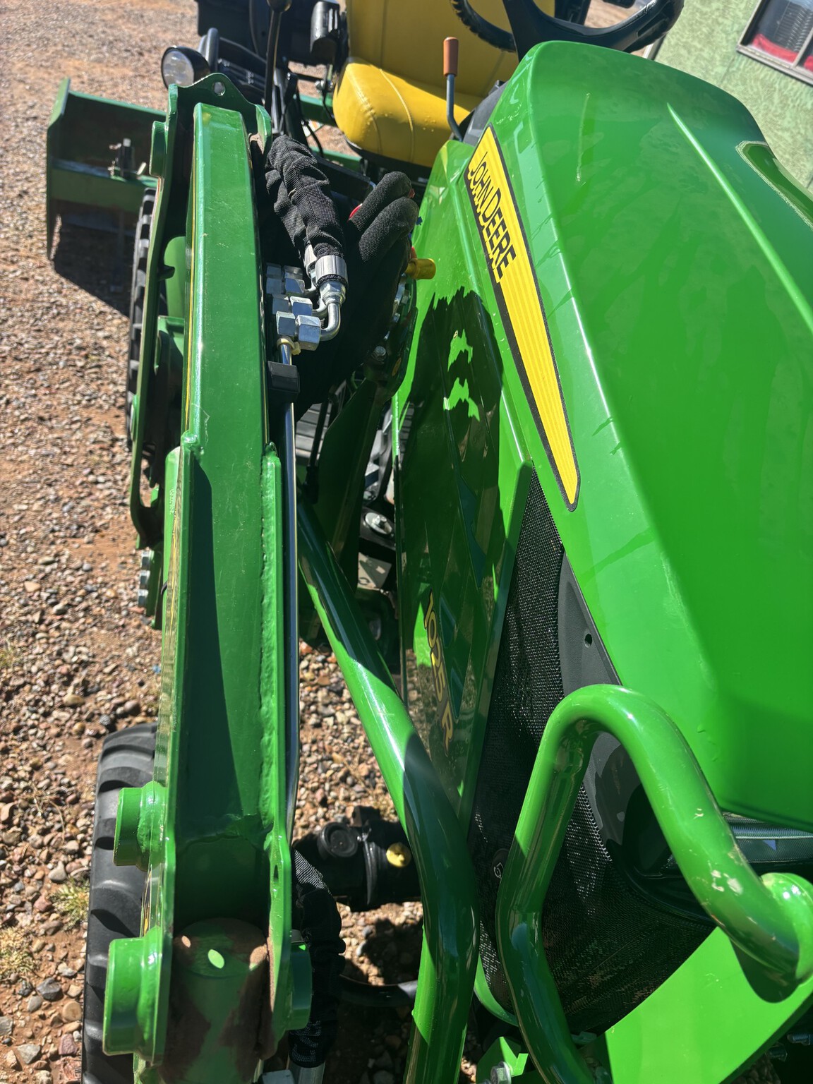 2023 John Deere 1025R Image 6