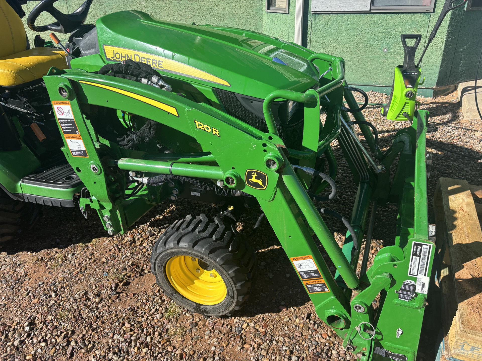 2023 John Deere 1025R Image 7