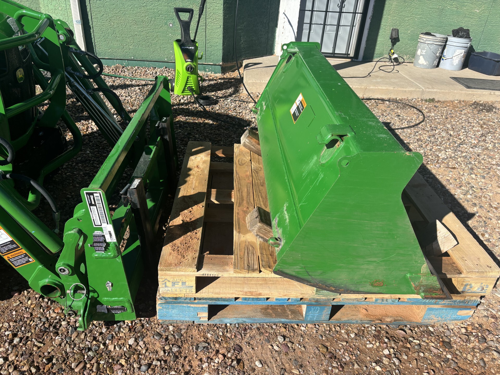 2023 John Deere 1025R Image 8