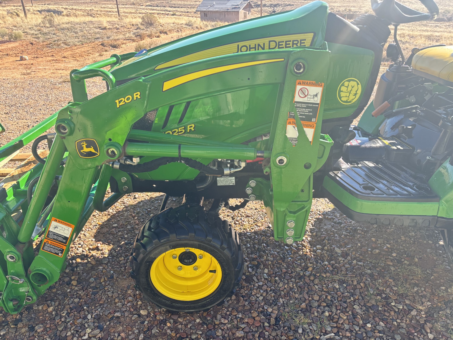 2023 John Deere 1025R Image 10