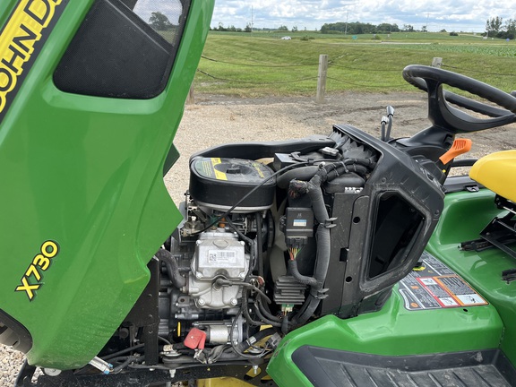 2016 John Deere X730 - Photo18