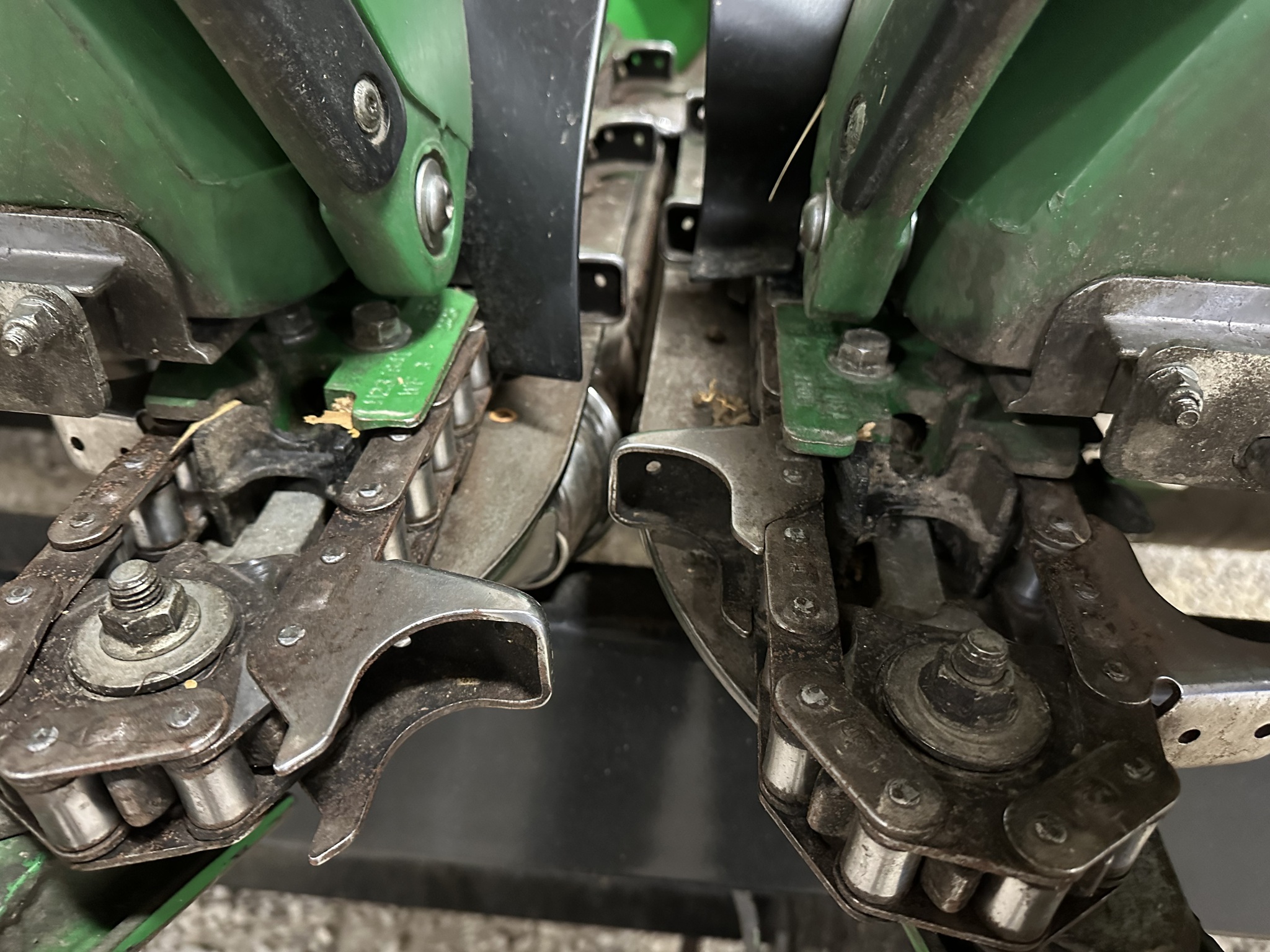 2022 John Deere C8R Image 10