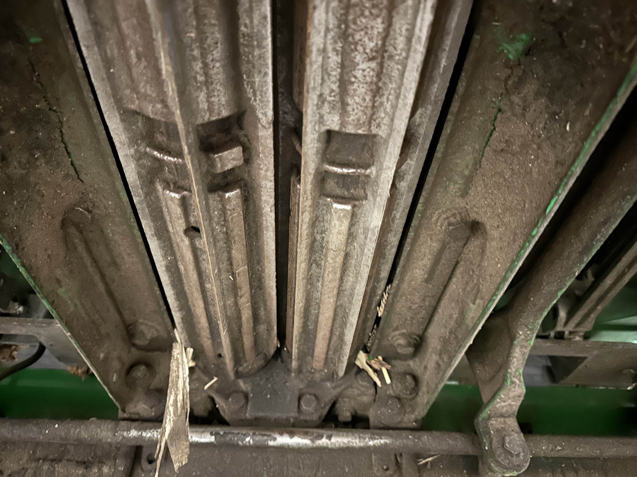 2022 John Deere C8R Image 14