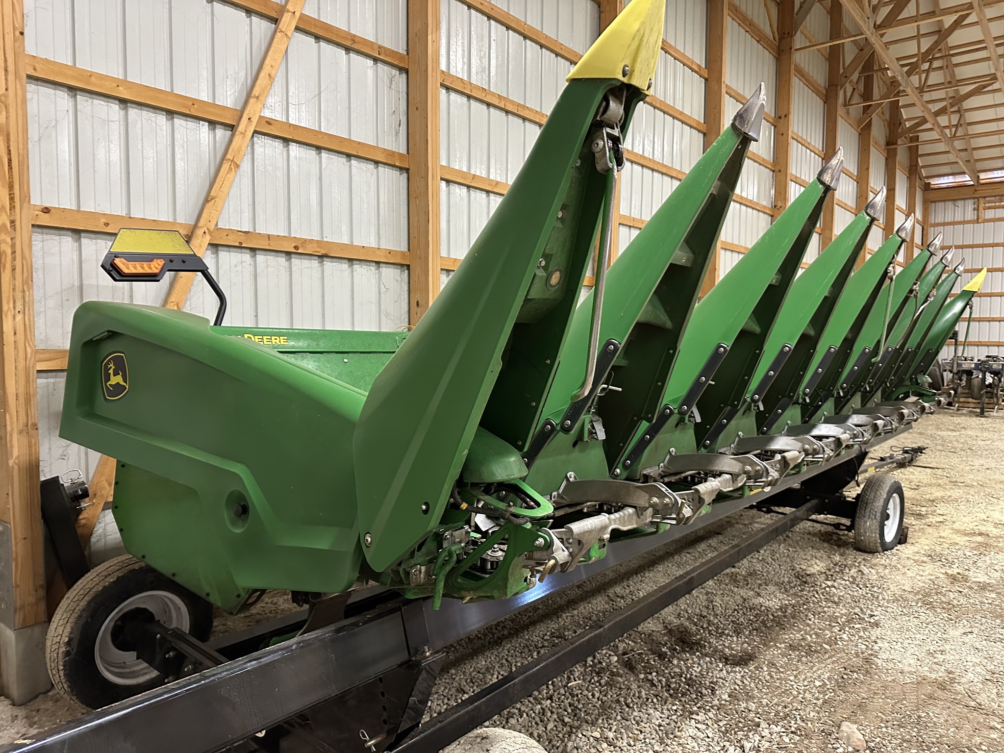 2022 John Deere C8R Image 1