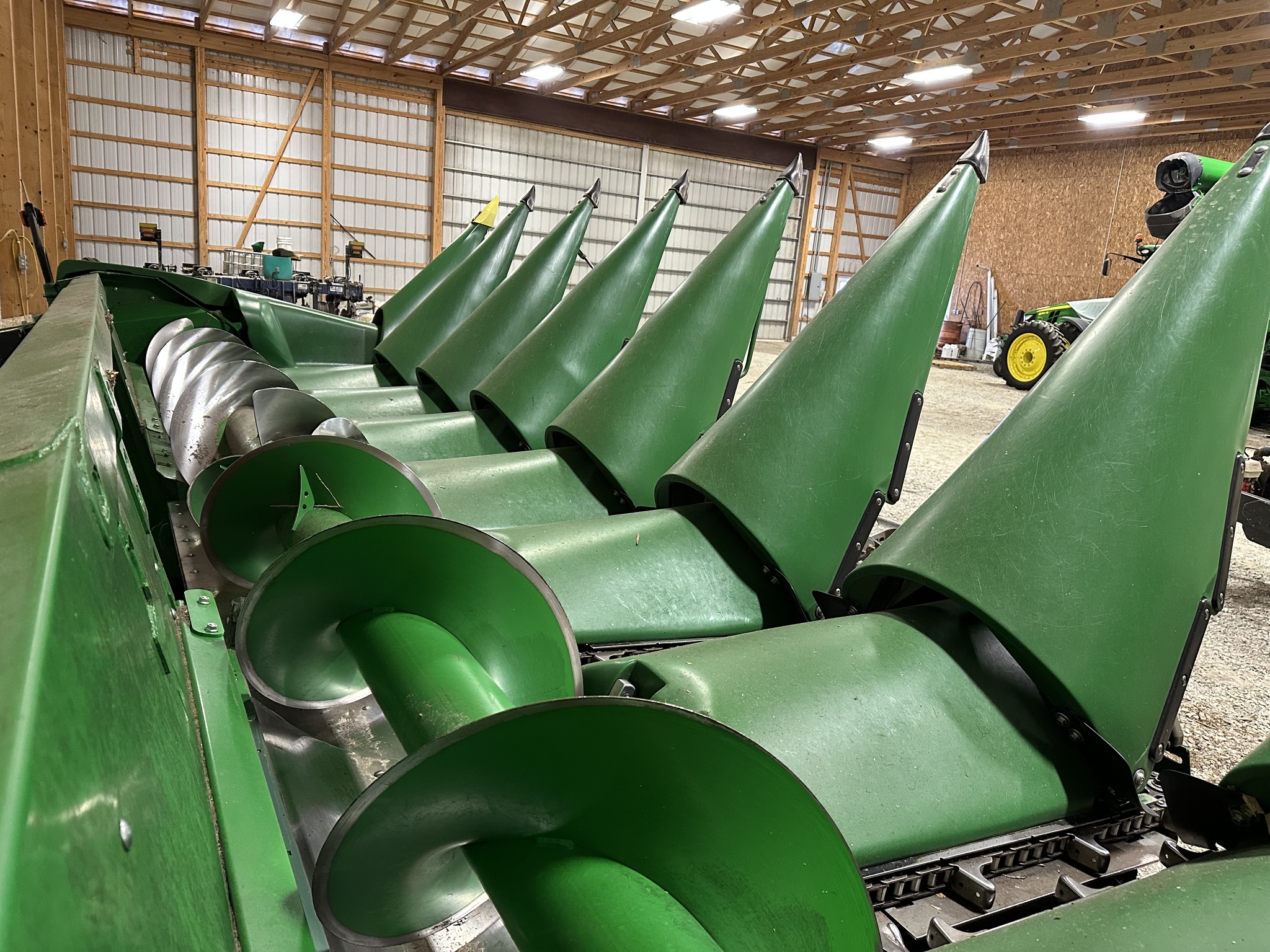 2022 John Deere C8R Image 2