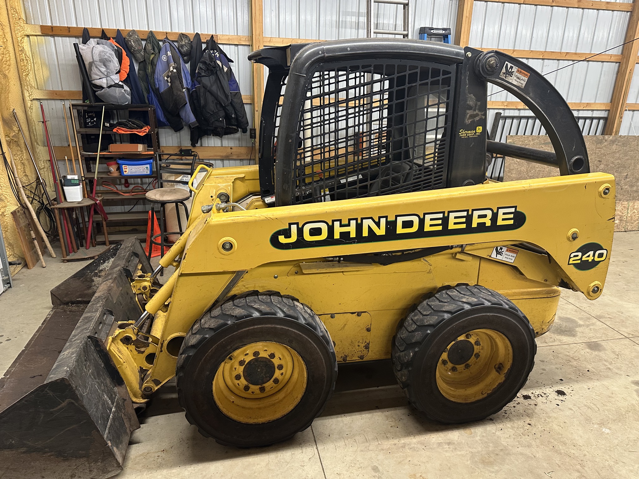 2000 John Deere 240 Image 1