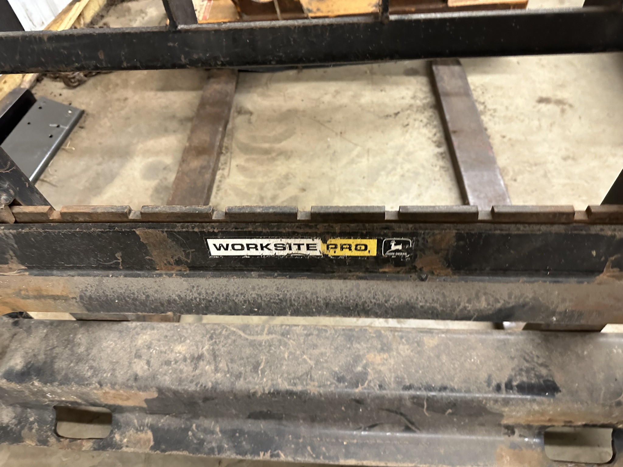 2000 John Deere 240 Image 8