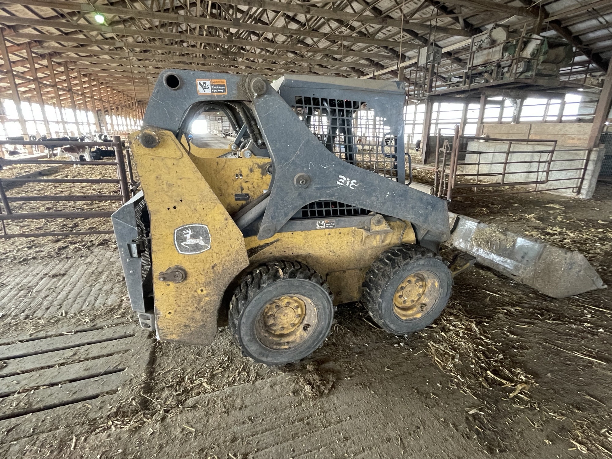 2018 John Deere 318G Image 3