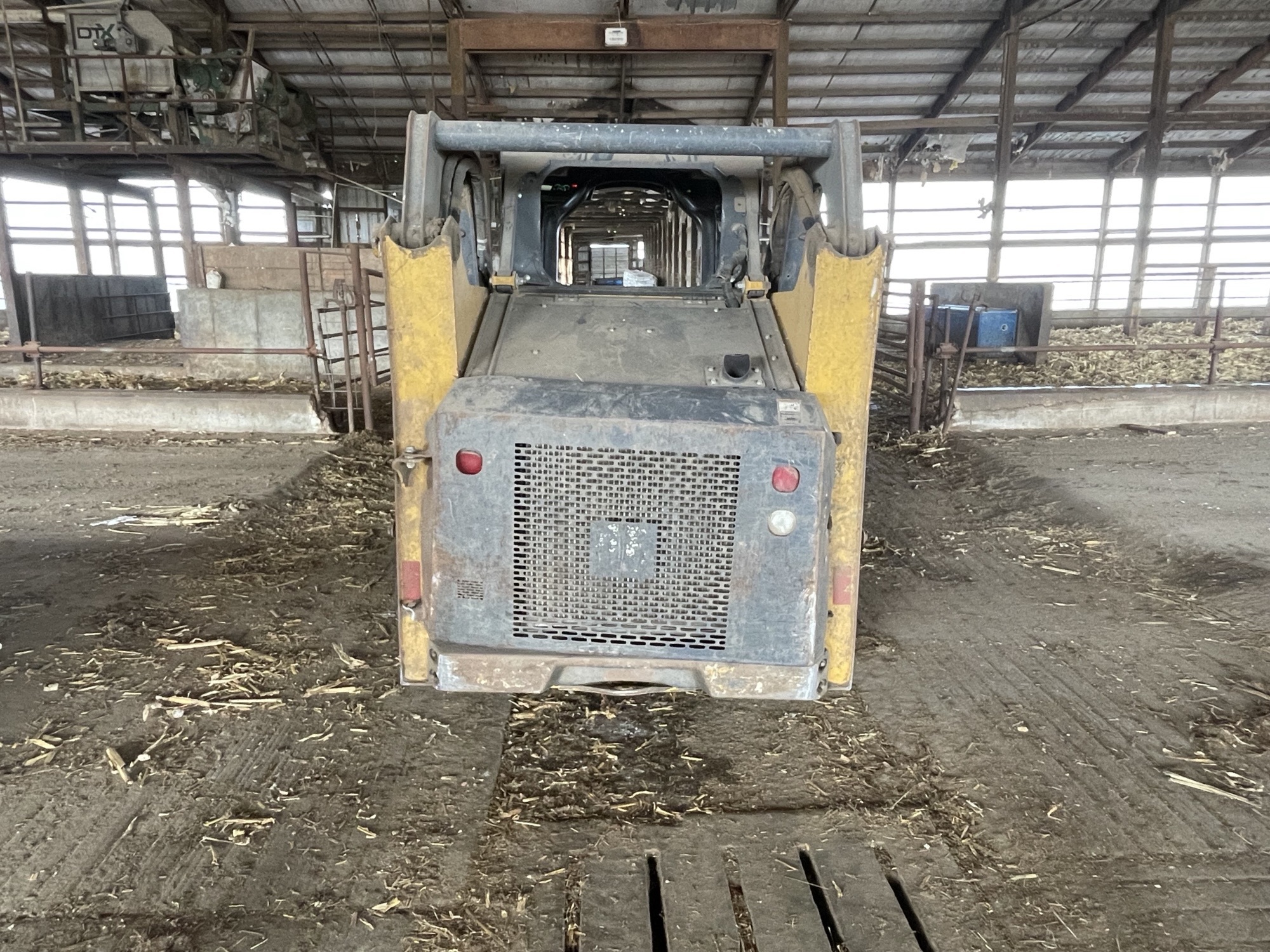 2018 John Deere 318G Image 5