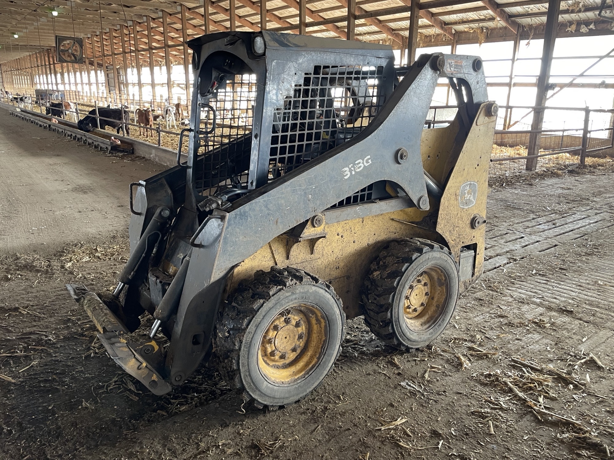 2018 John Deere 318G Image 6