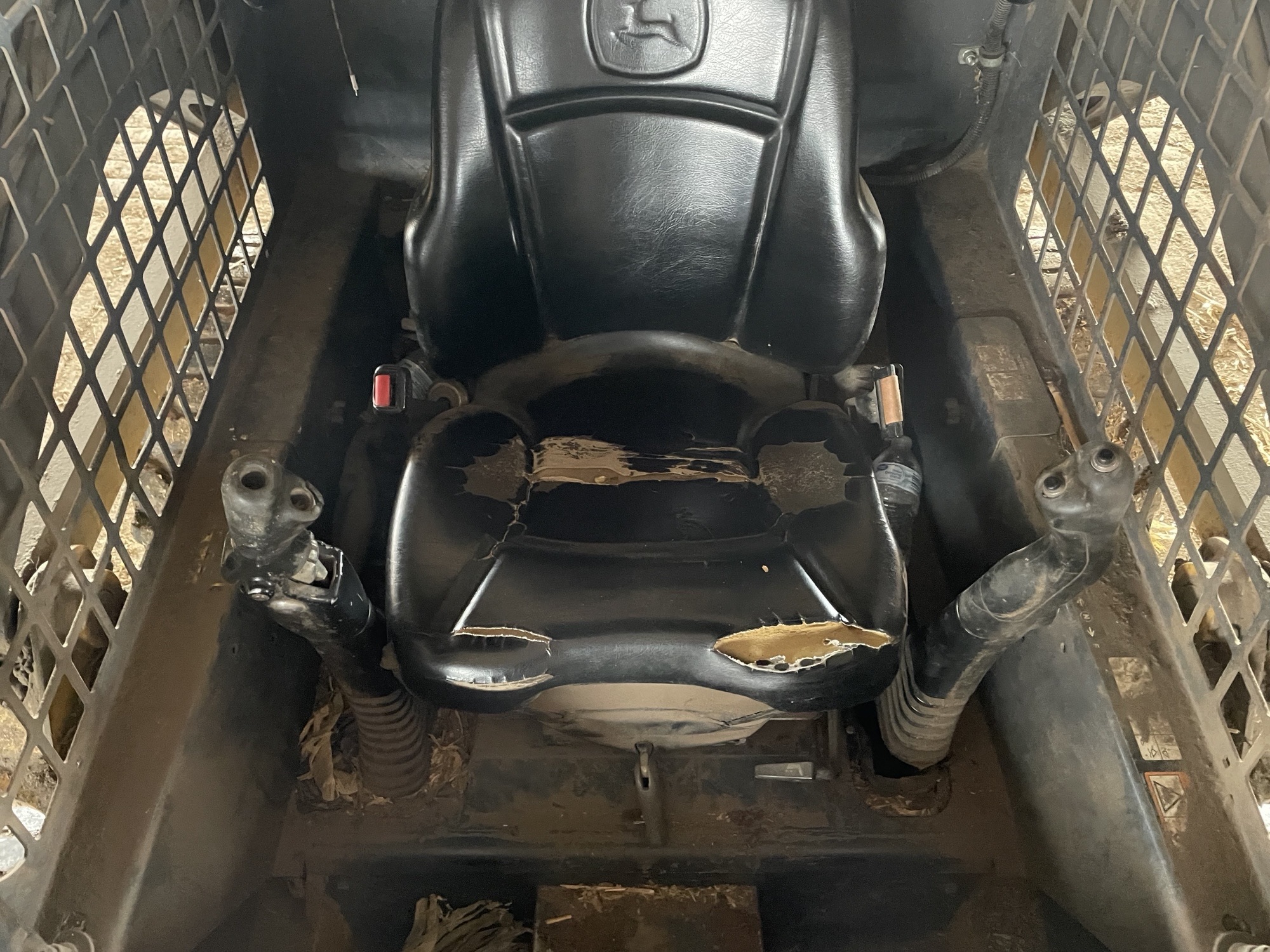 2018 John Deere 318G Image 7