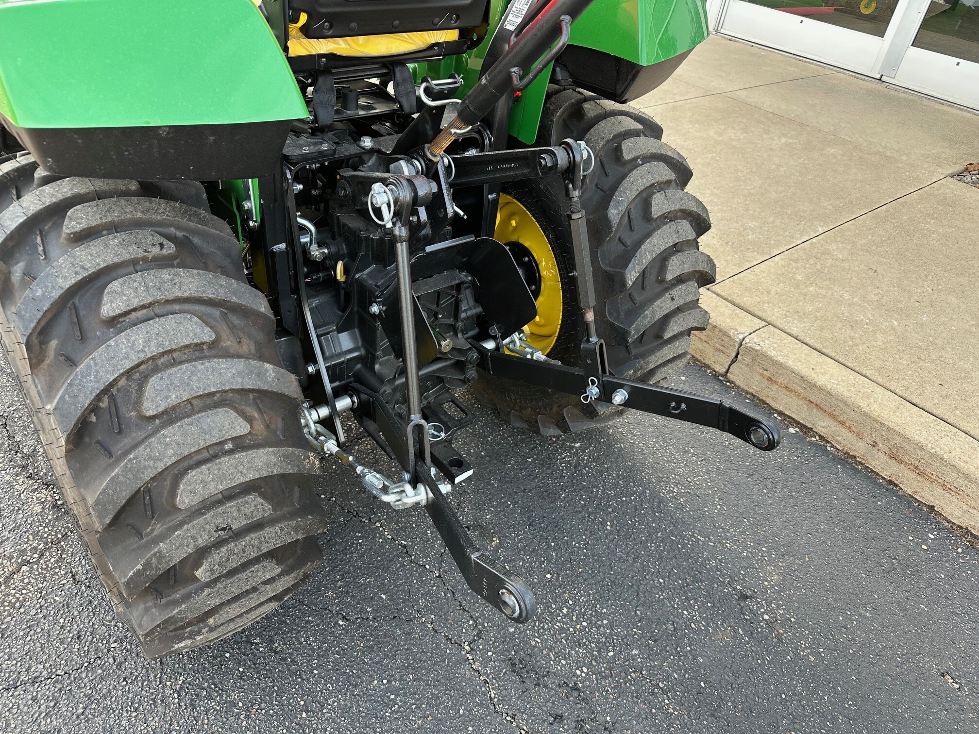 2025 John Deere 2038R Image 7