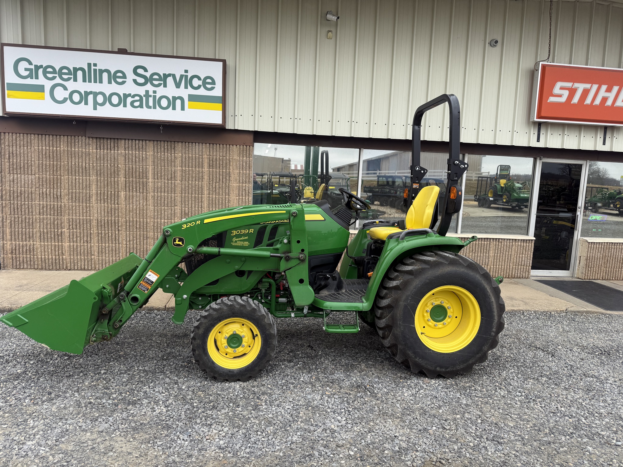 2018 John Deere 3039R Image 1