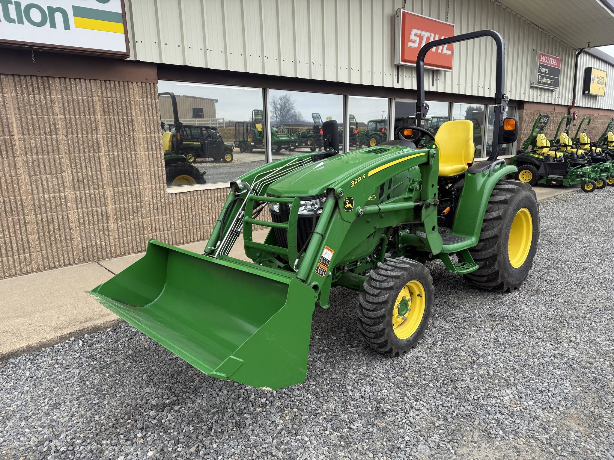 2018 John Deere 3039R Image 7