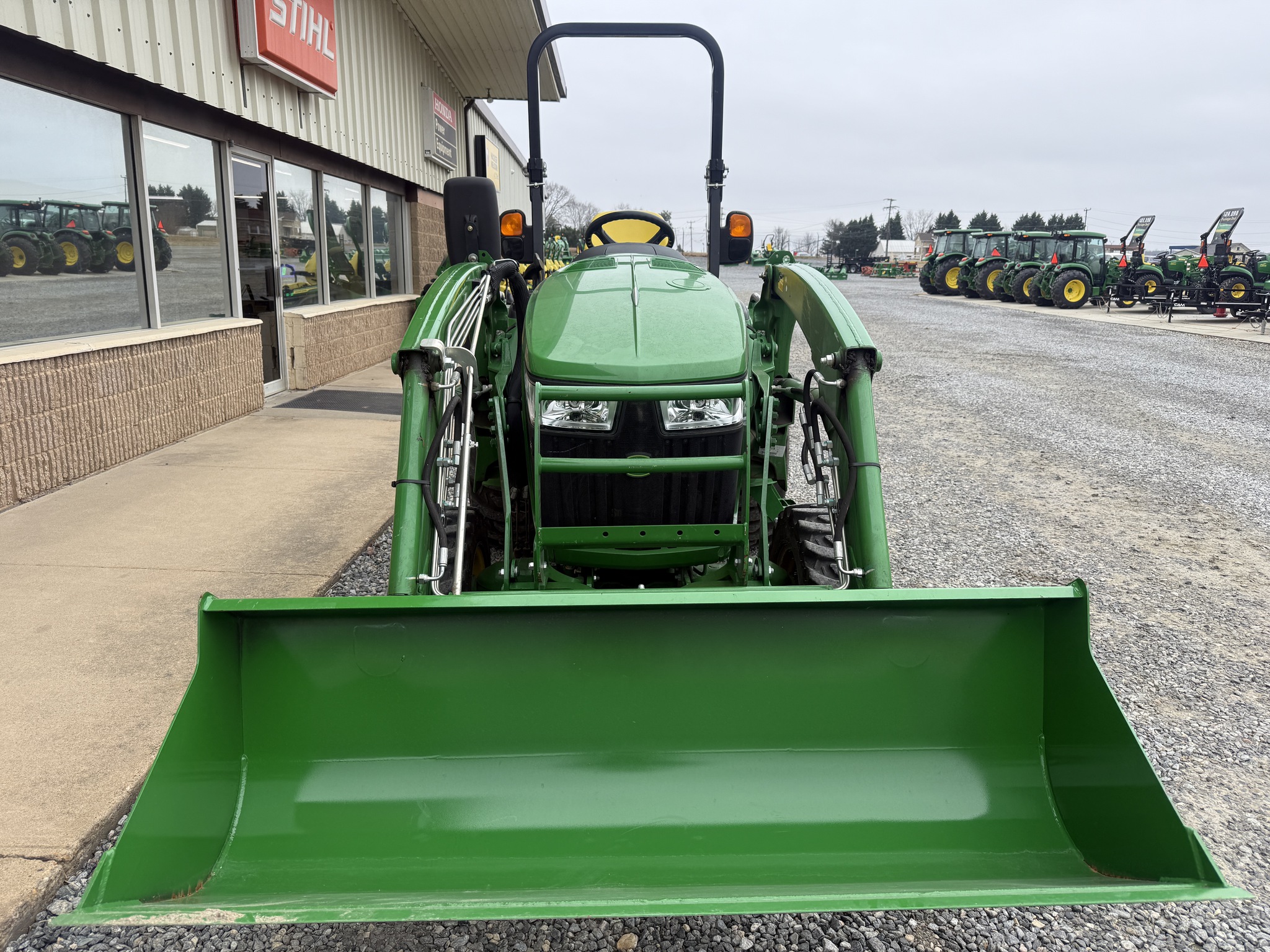 2018 John Deere 3039R Image 6