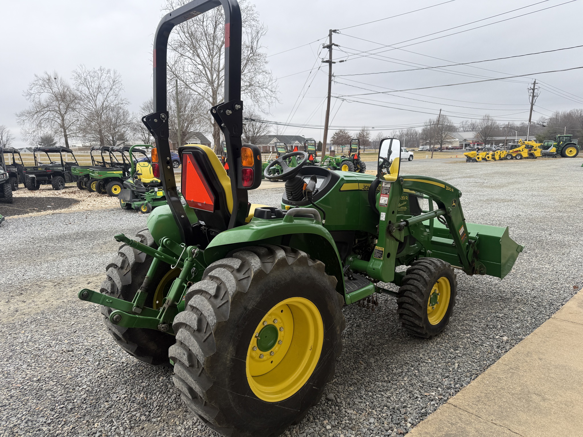2018 John Deere 3039R Image 3