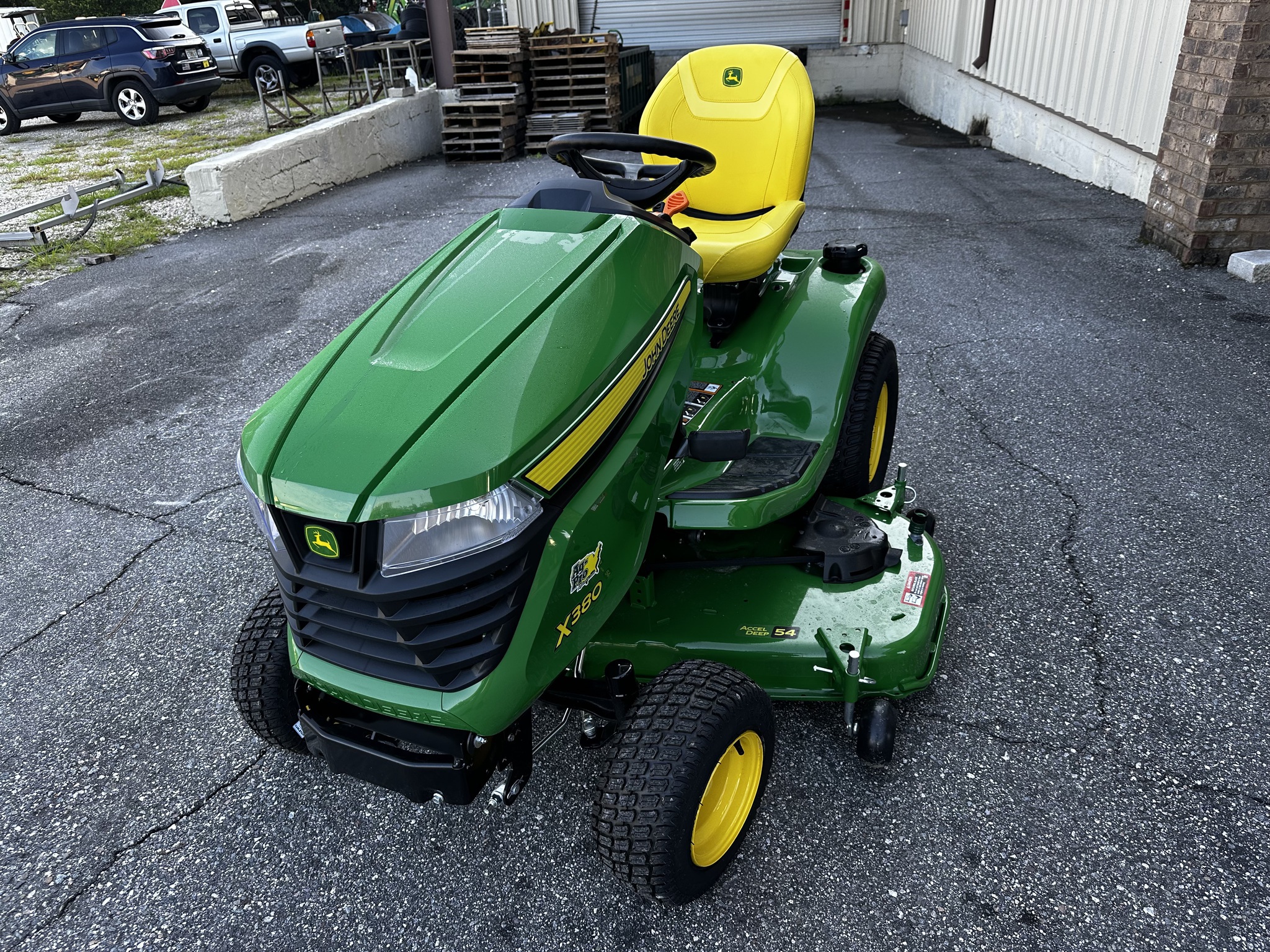 2025 John Deere X380 Image 2