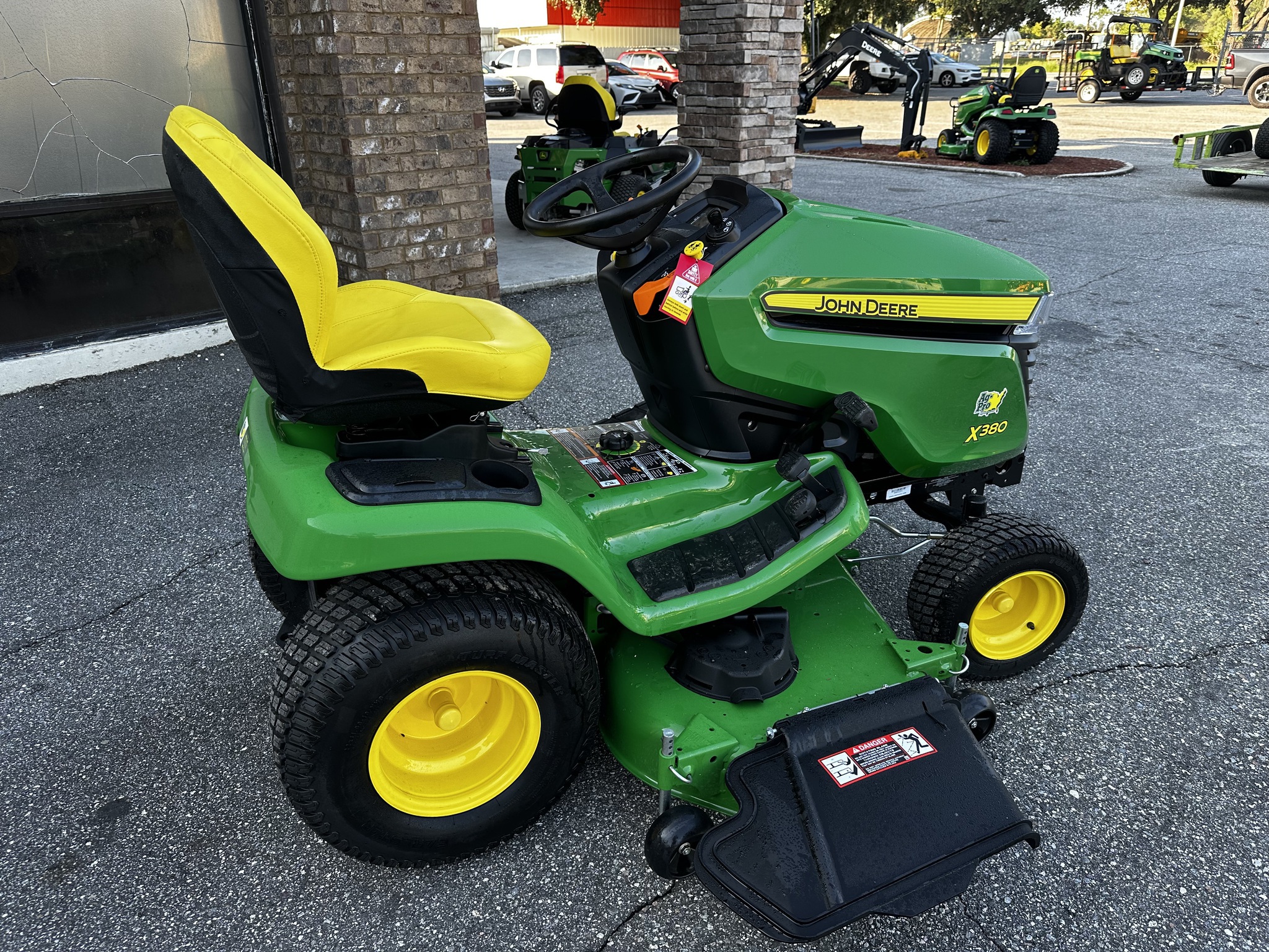 2025 John Deere X380 Image 5