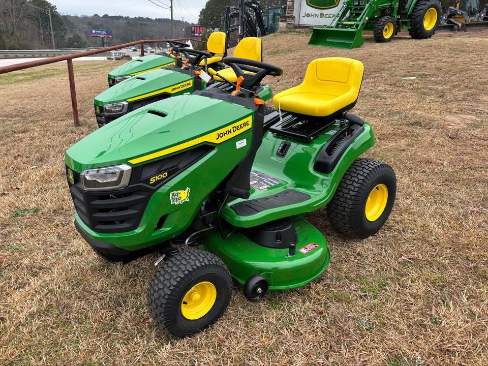 2026 John Deere S100 Lawn Tractor with 42-in. Edge Mower Deck Image 1