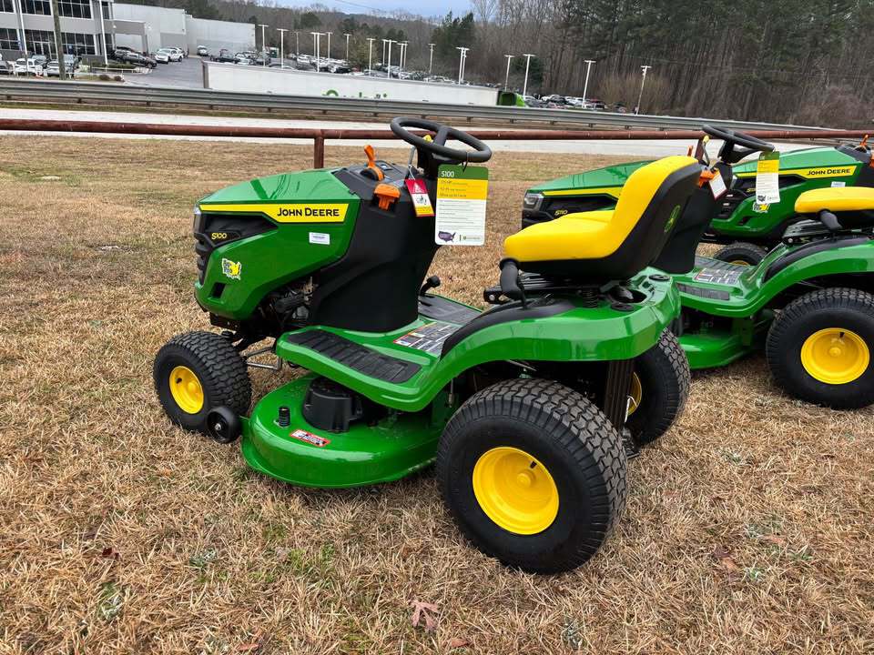 2026 John Deere S100 Lawn Tractor with 42-in. Edge Mower Deck Image 2