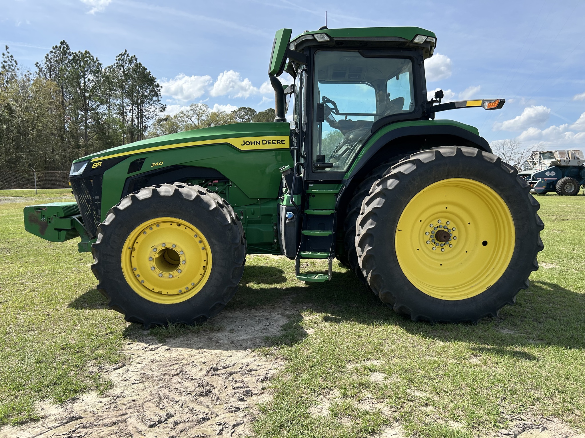 2023 John Deere 8R 340 Image 10