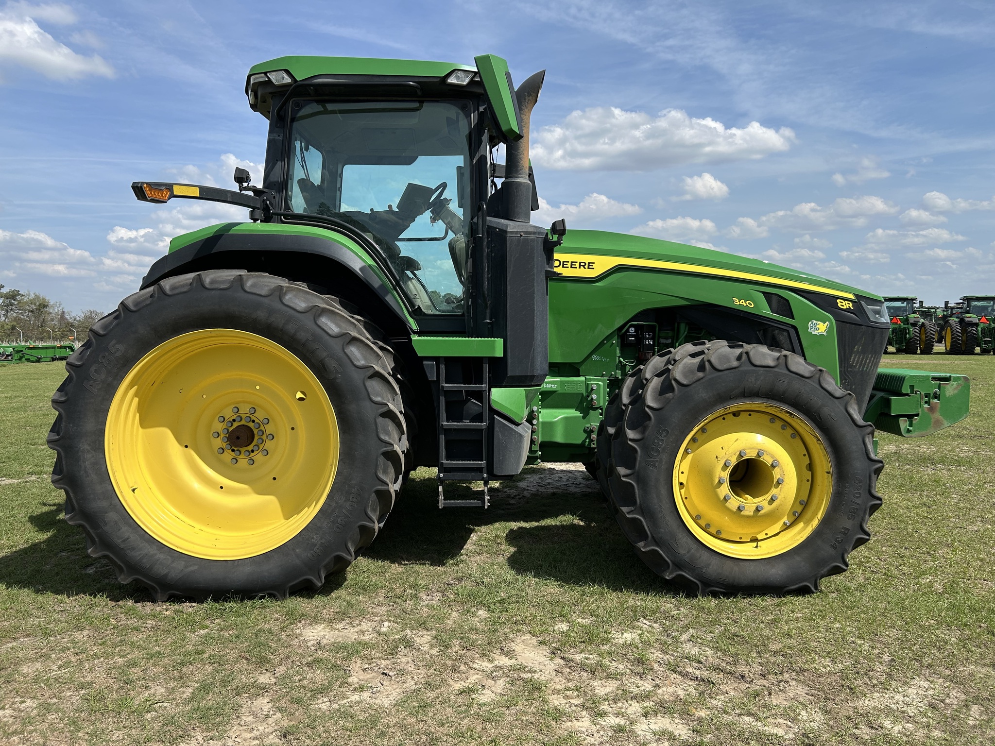2023 John Deere 8R 340 Image 11