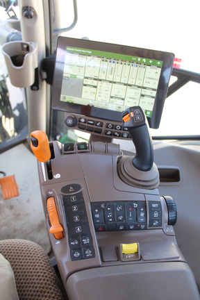 2025 John Deere 6R 145 Photo 9