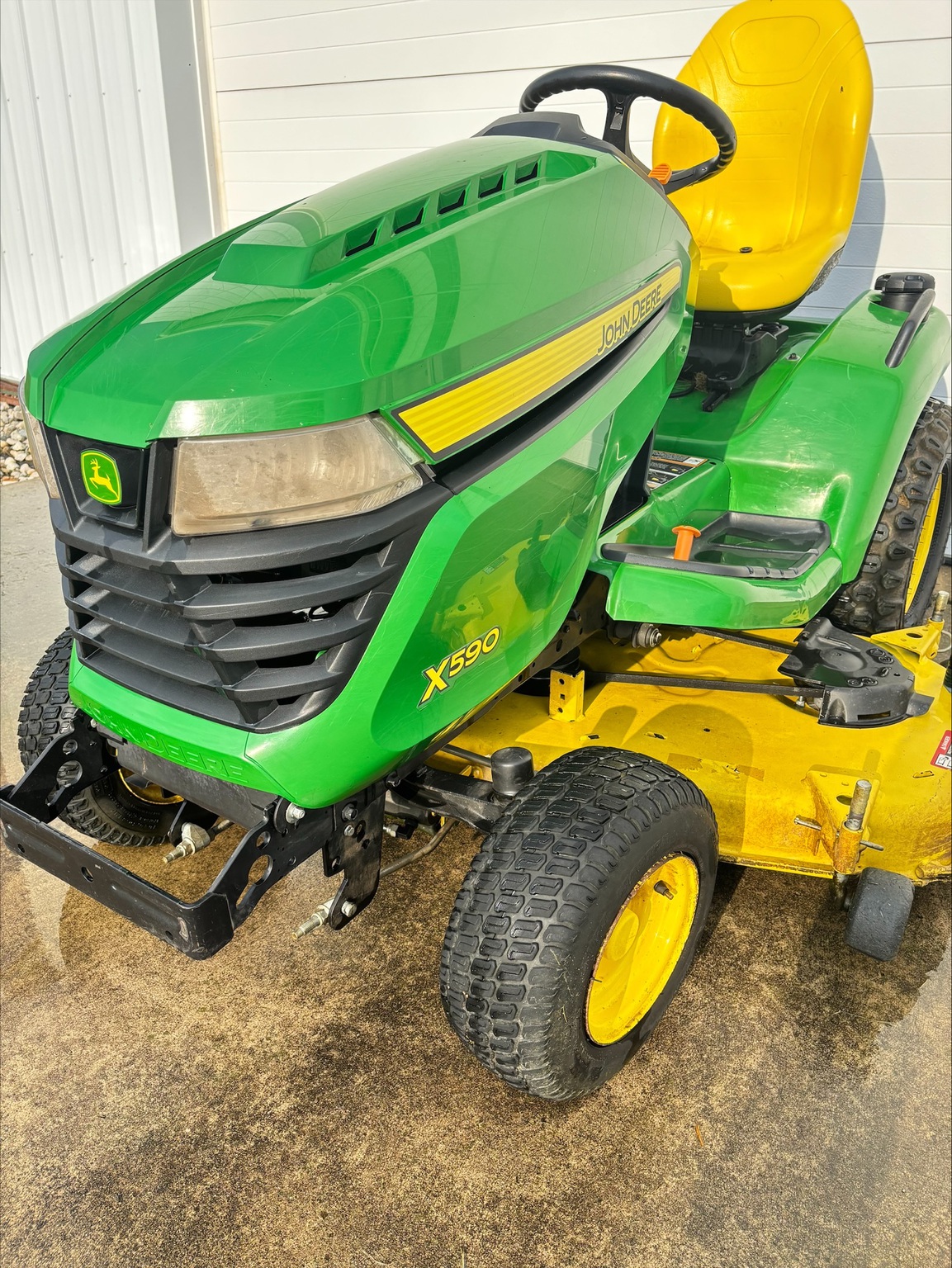 2020 John Deere X590 Image 2