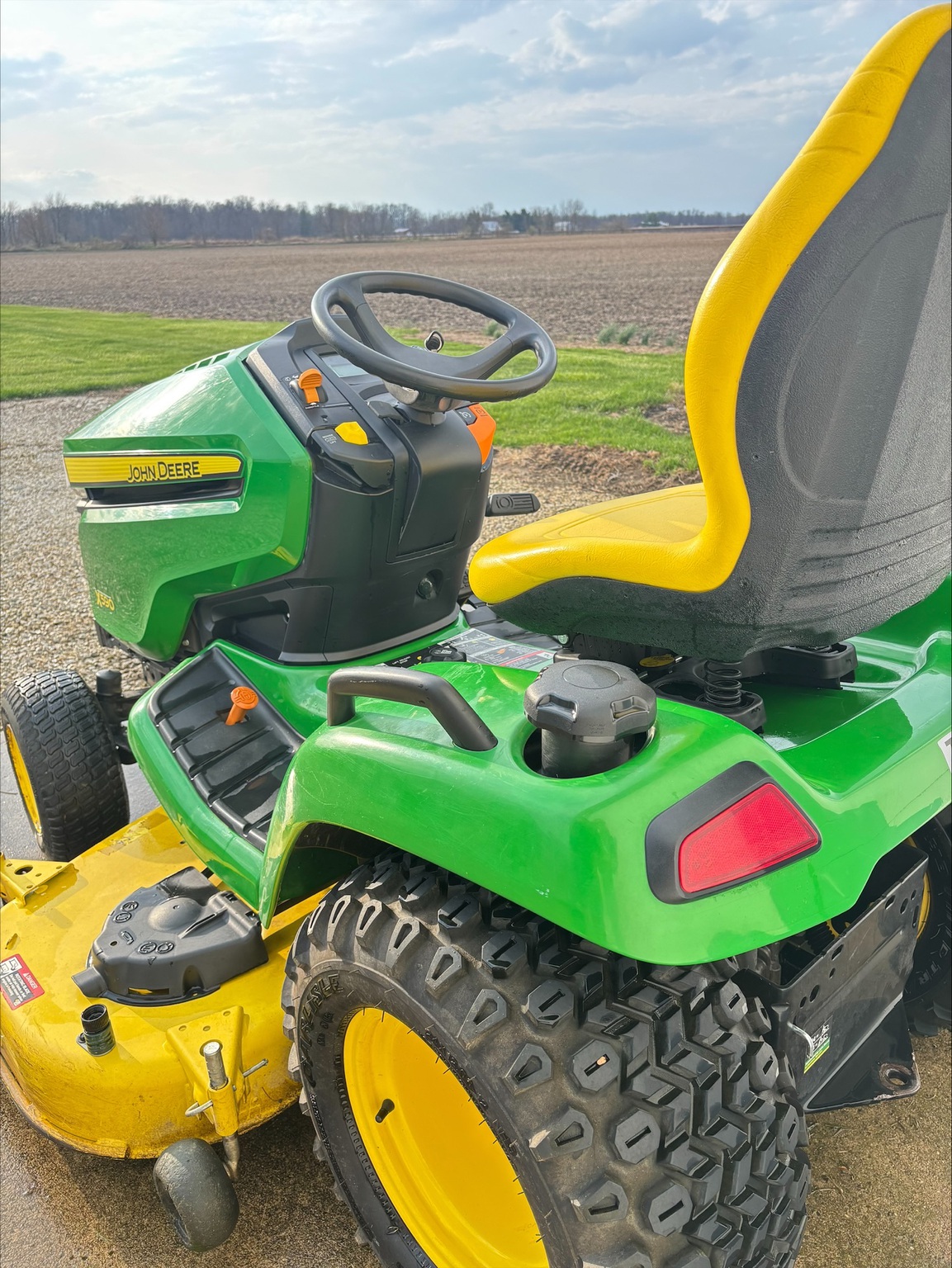 2020 John Deere X590 Image 4